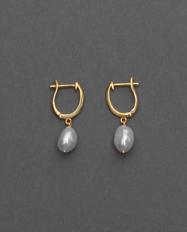 Sterling Silver Earring with Pearl – Elegant and Timeless Jewelry