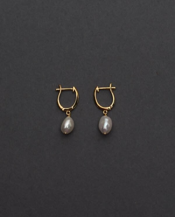 Sterling Silver Earring with Pearl – Classic and Elegant Design